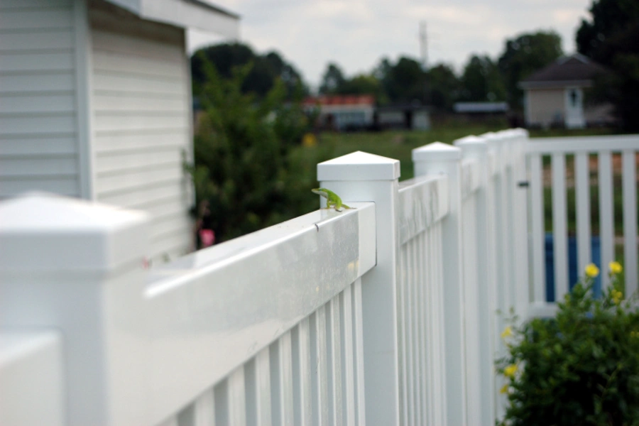 Choosing the Right Material for Your Fence Replacement in Cleveland, TX