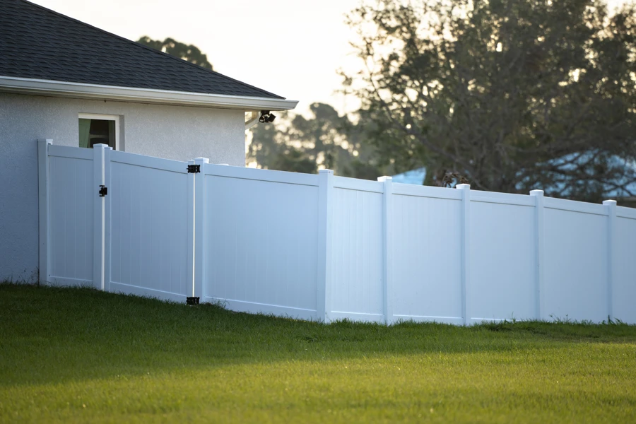 What to Expect During the Vinyl Fence Installation Process Cleveland, TX