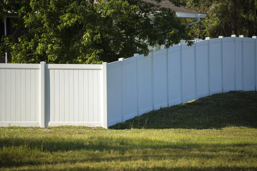 What to Expect During the Vinyl Fence Installation Process in Cleveland, TX